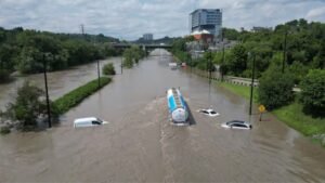 ‘Heavy Rain’ Hits Toronto as Severe Thunderstorm Warning Remains in Effect