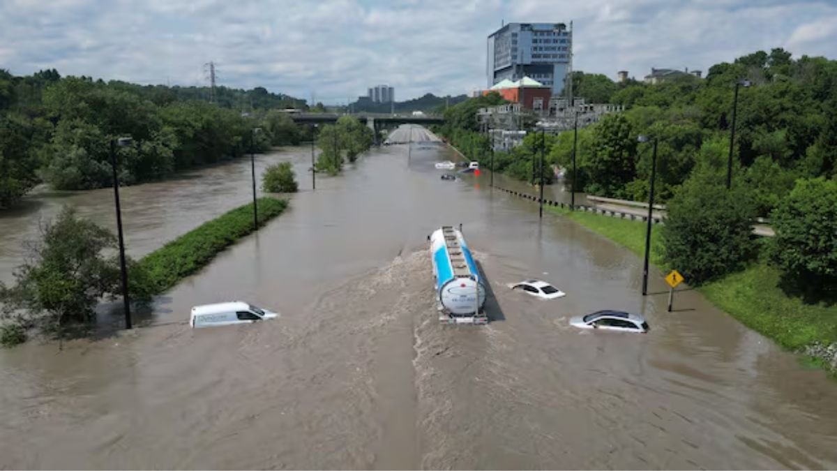 ‘Heavy Rain’ Hits Toronto as Severe Thunderstorm Warning Remains in Effect